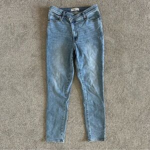 Abercrombie & Fitch The Super‎ Skinny Ankle High Rise Size 30/10 Long